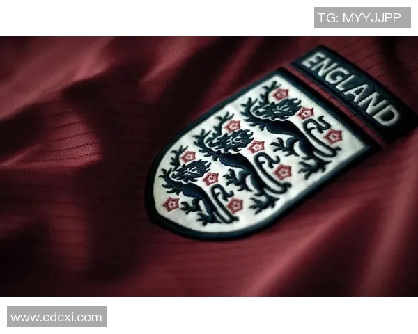 印足球明星体恤引领时尚潮流展现运动精神与个性魅力